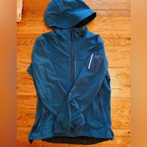 Arc’Teryx hooded Epsilon LT jacket- Women’s Large BLUE